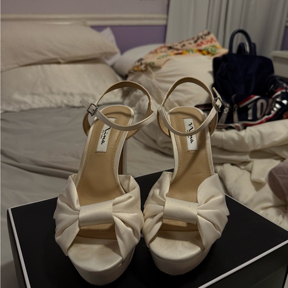 Elegant Cream Platform Heels - Picture 2 of 4